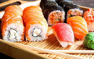 Sushi – jak prawidłowo zrobić je samemu w domu?